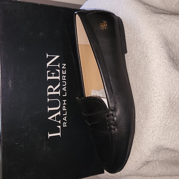 shoes - Picture 3 of 3
